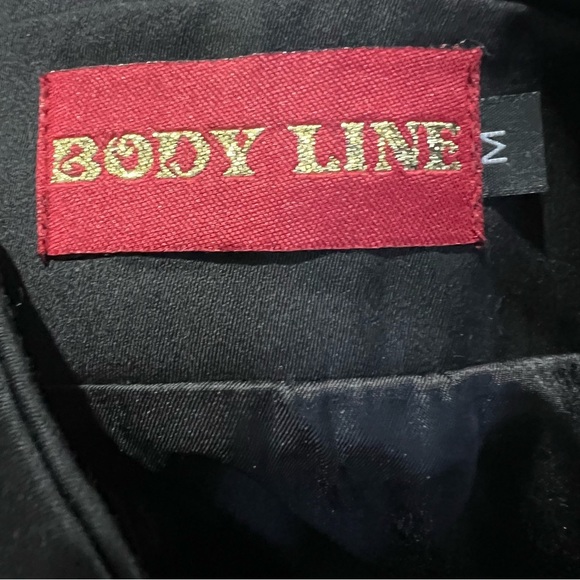 Bodyline Japan Black Cosplay Cape with Chain and Crosses NWT Medium - Picture 9 of 9